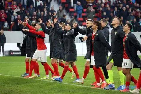 关于今晚西甲传出新动向，比利亚雷亚尔手感冰凉，管理层表态：态度坚定，年轻球员得到机会的信息